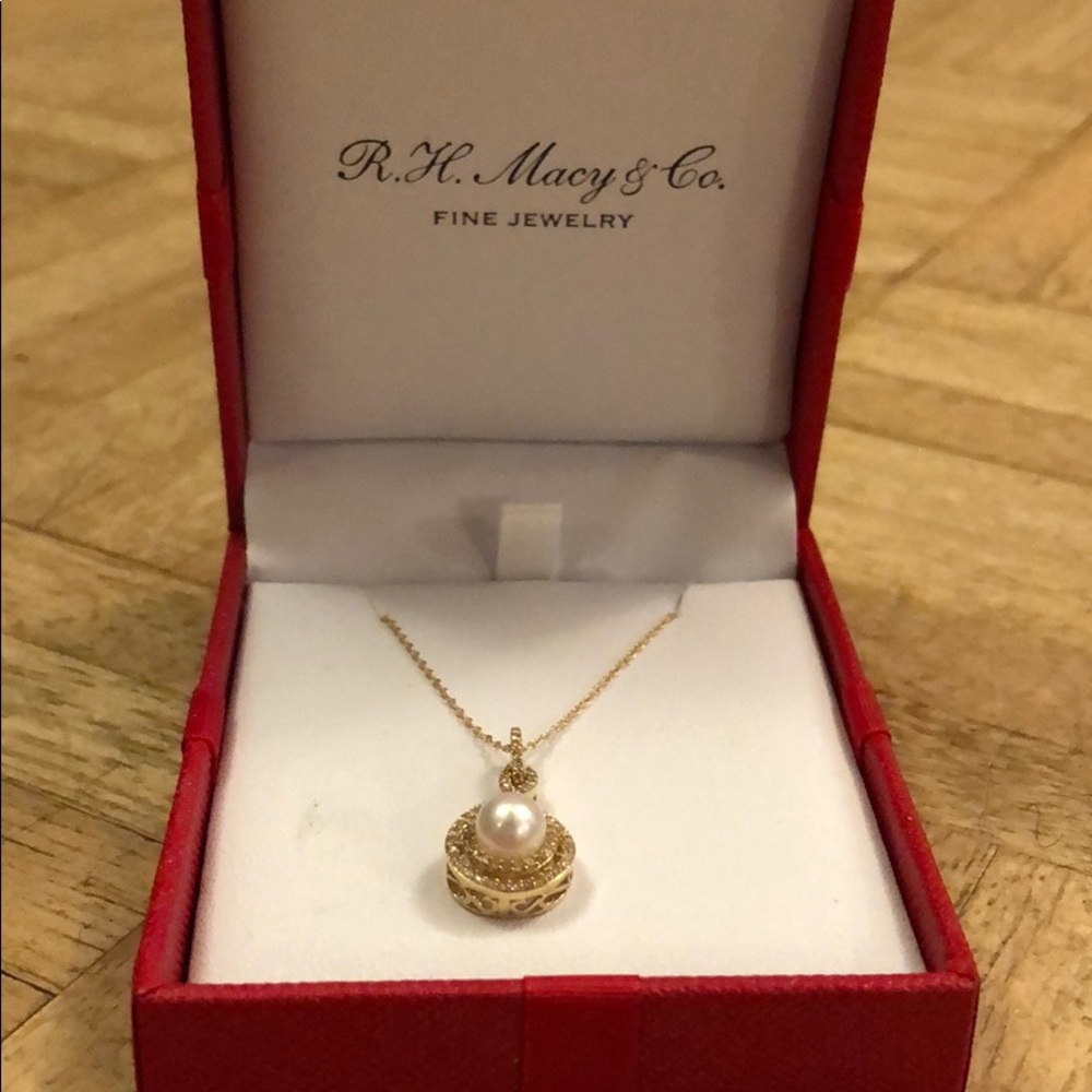 Brand New Macy’s Gold, Pearl and Diamond Necklace